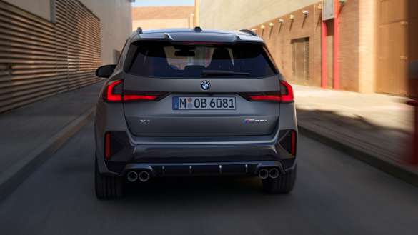 A BMW X1 M35i xDRIVE M SPORT PRO CSOMAGGAL.