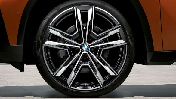 21" M Performance könnyűfém keréktárcsák, duplaküllős 877 M.